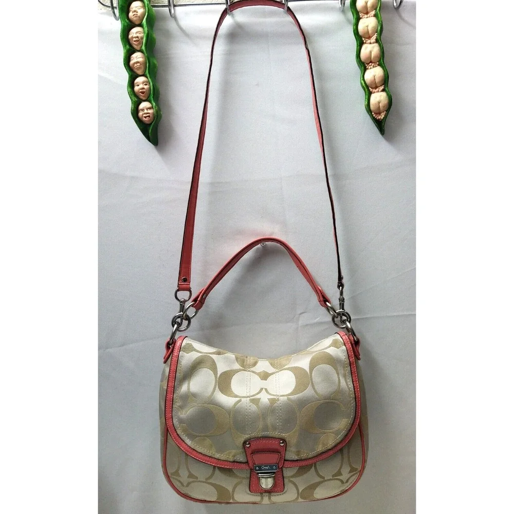 Coach signature beige